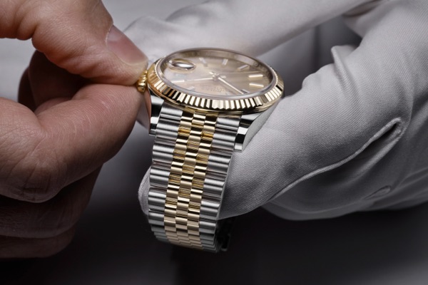 servicing your rolex - global watch company
