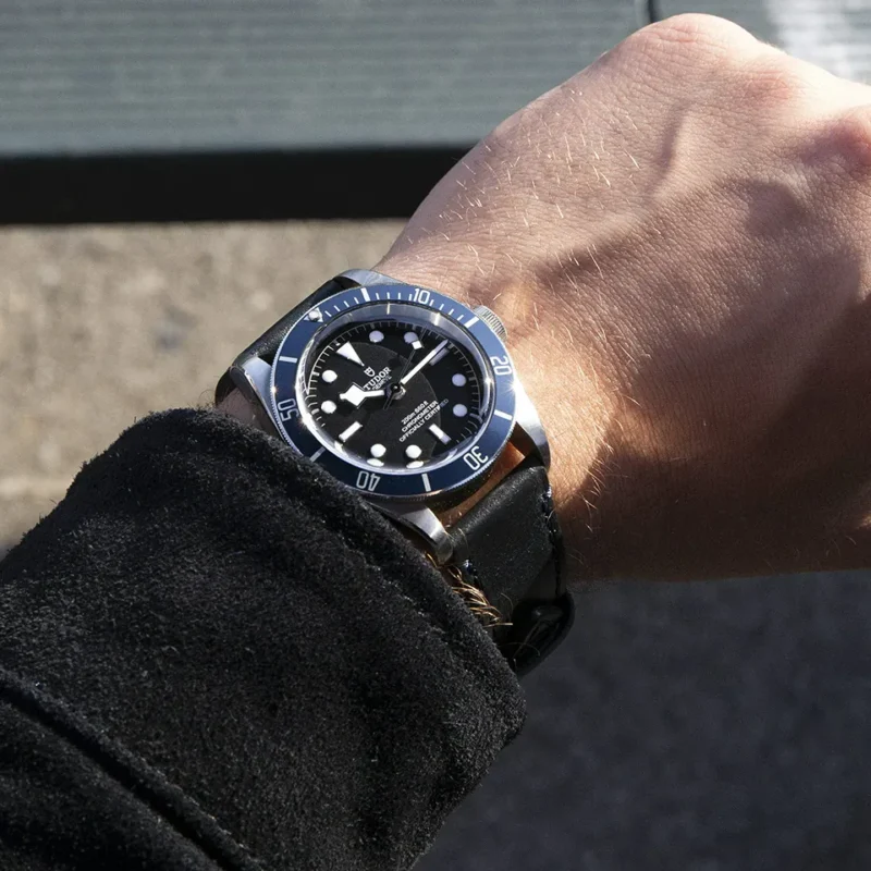 A person wearing a tudor M79230B-0007 watch.