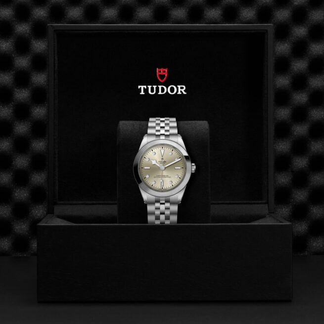 A M79660-0006 watch in a gift box.