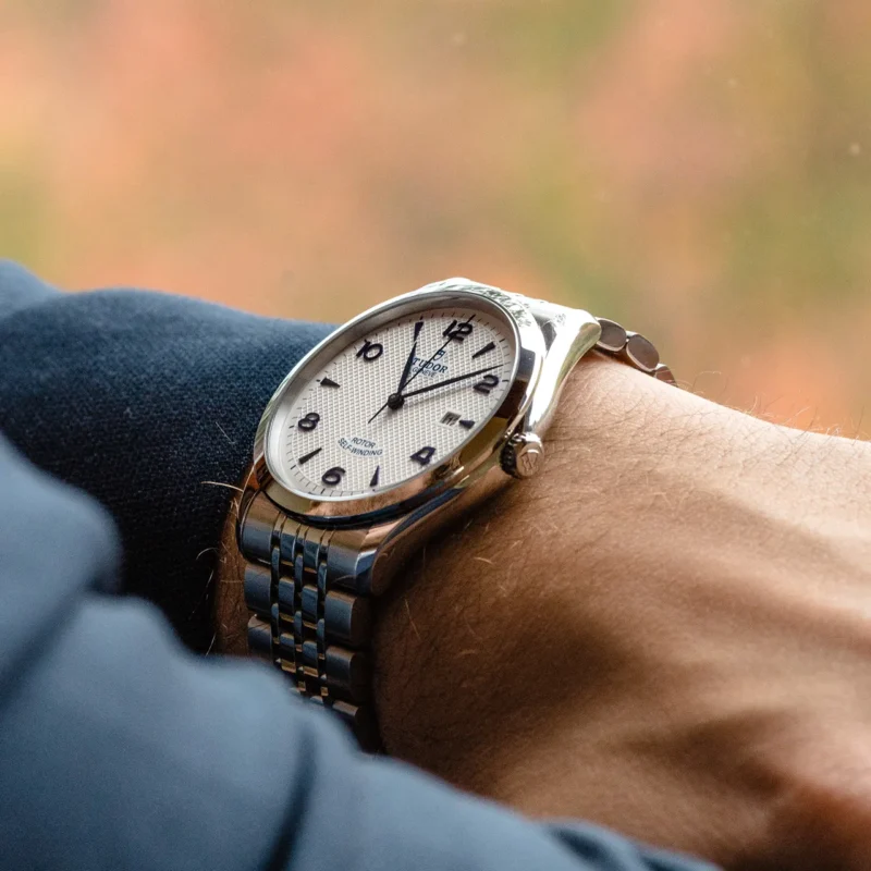 A man's wrist with a M91350-0005 watch on it.