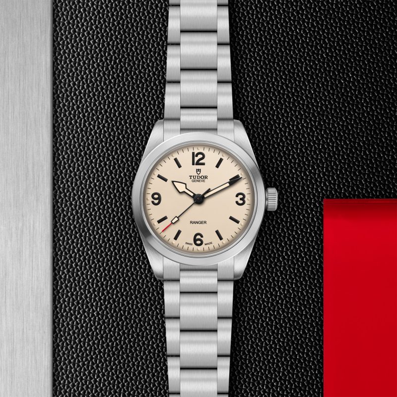 The M79930-0007 Tudor Ranger